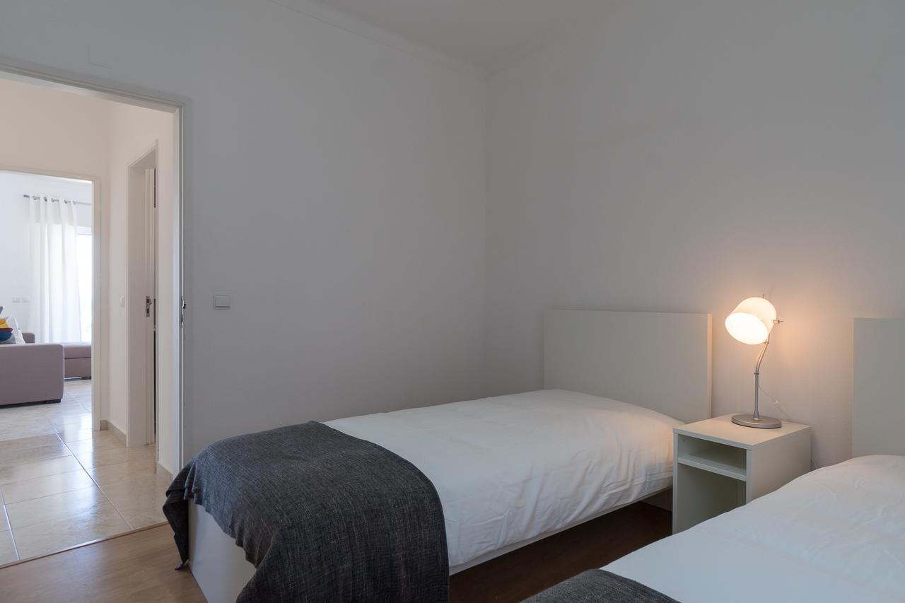 T2 Avenida- Frente Mar, Ar-Condicionado, Wifi Apartment Quarteira Ngoại thất bức ảnh